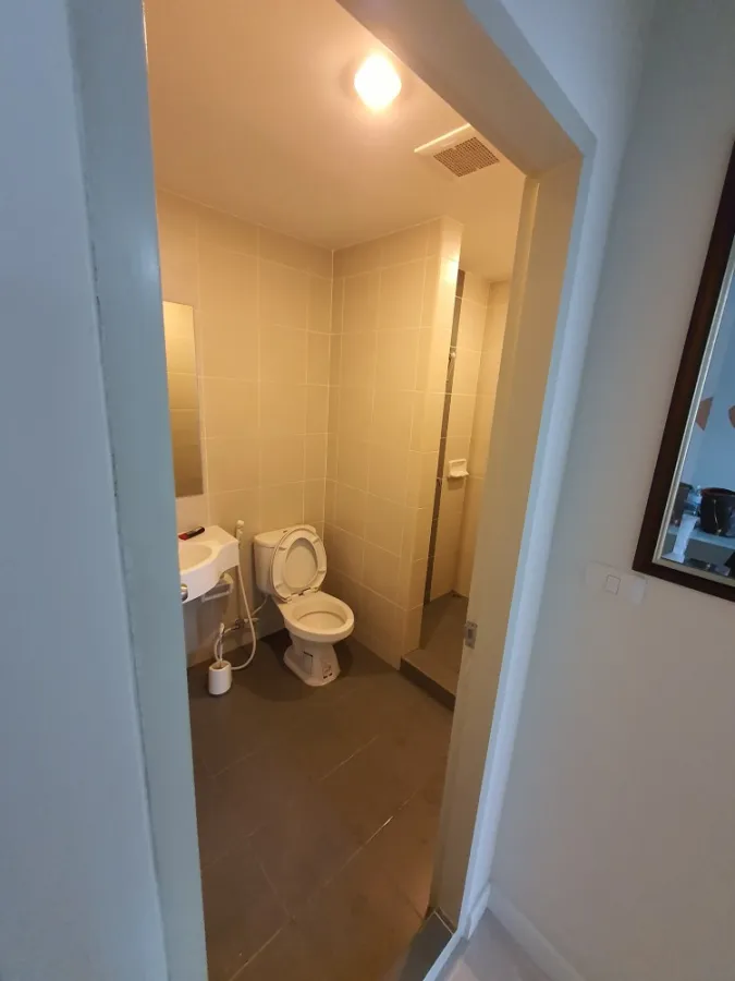 Condo for sale, Sammakorn S9 Condominium, Building C, pool view, 8th floor, corner room, ready to move in. Don't let it slip away!