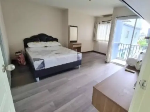 Kensington condo for sale, Bearing, 6th floor, pool view The room is the most spacious, lots of free stuff, don't miss a lot.