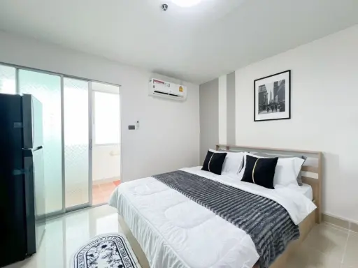 For rent: Regent Home 1 Phaholyothin 67, a lovely room, beautifully decorated in a cool color scheme, comes fully furnished. Hurry and reserve now!