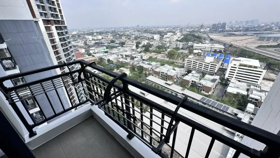 For rent: Artisan Ratchada, a lovely, fully furnished, spacious high-floor unit. Book now!