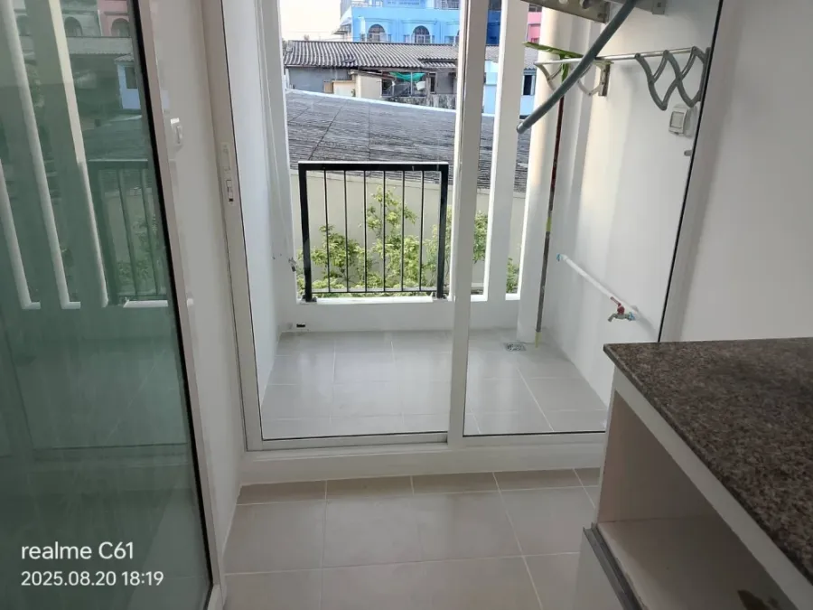 For rent: UNIO Charan 3, empty room, 3rd floor, good location, convenient transportation. Room decorating enthusiasts shouldn't miss this. Reserve now