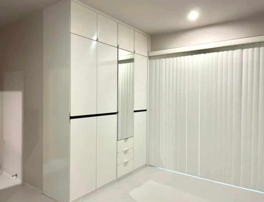 Hive Taksin for sale, corner room, 9th floor, wide balcony, fully furnished. You can reserve in advance. Don't miss it.