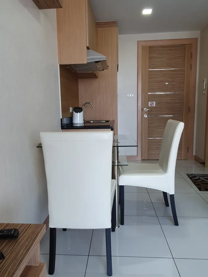 For rent, Well Marina Condo (Jomtien), studio room, 5th floor, not very high, fully furnished, ready to move in. Book now. Don't wait.
