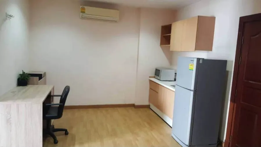 For rent, PG RAMA 9 Condominium, room with good wallpaper, great price, convenient, complete here, come book now, don't miss out.