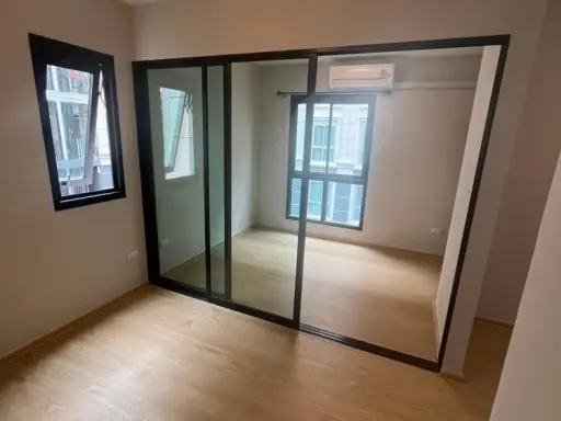 For sale: Plum Condo Chaengwattana Station, empty room, reasonable price. Room decorating enthusiasts should definitely not miss this. images
