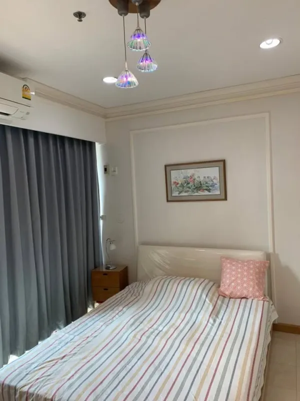 ให้เช่า Silom Grand Terrace ชั้น 6 , 45 sqm ตกแต่งแบบสบายๆ อยู่แล้ว Happy พลาดแล้วจะเสียใจ