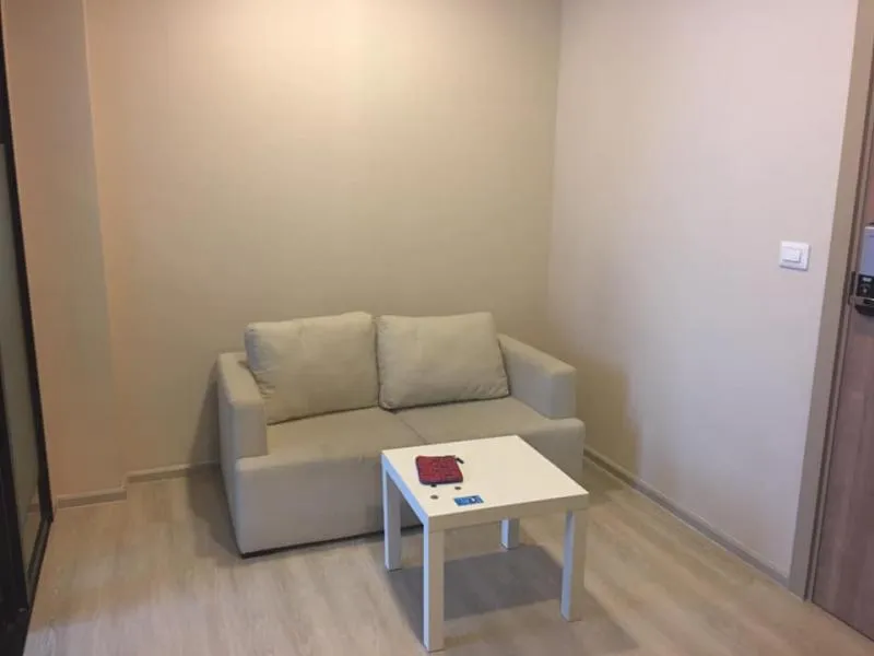 Ready to move in Condolette Mist Rama 9 for rent, fully furnished, electrical appliances ready. There is no cheaper than this. Let's get it.