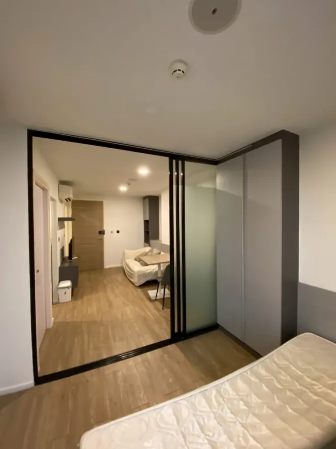 For rent: Atmoz Ladprao 15, 1 bedroom plus 1 bathroom unit with spacious living area and fully furnished. Book now before it's too late!