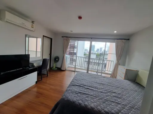 For rent: Pratchaya Place Ratchada-Huai Khwang. The room is divided into proportions, ready to move in, fully furnished. Reserve now. images