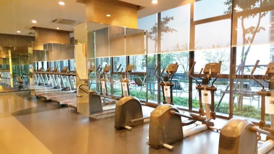 Condo for sale or rent, Ideo Sathorn-Tha Phra, corner room, private, swimming pool view. Don't delay.