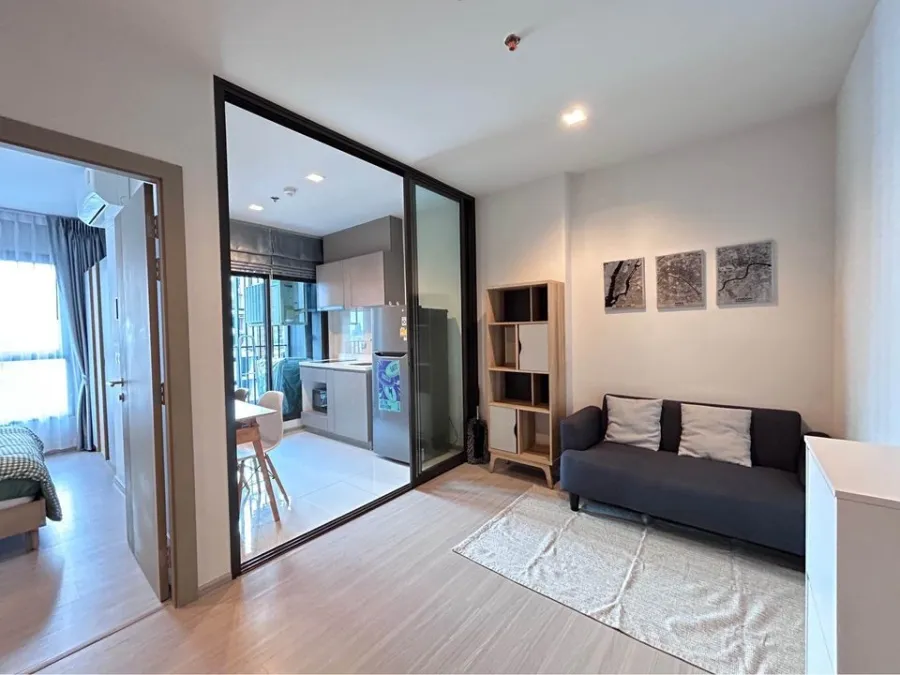 For rent Life Asoke-Rama 9, 24th floor, north side, beautiful room, fully furnished, ready to move in Bring your bag and come quickly.