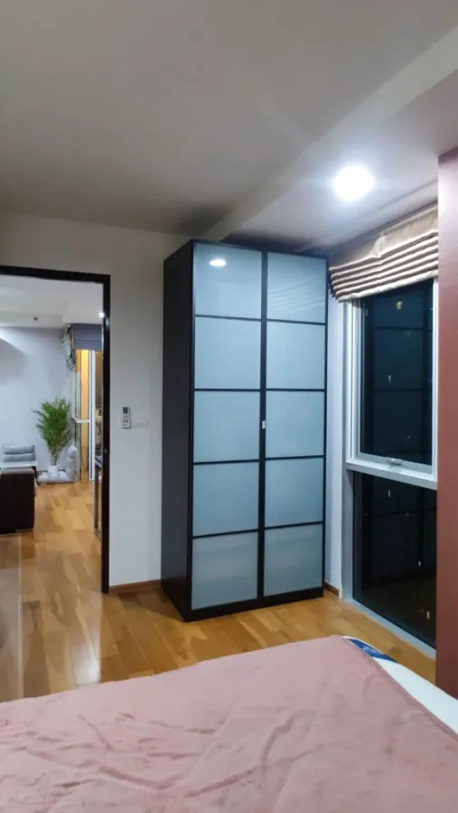 For rent, The Line Phaholyothin Park, high floor, beautiful view, with wallpaper in the whole room. If interested, reserve quickly.