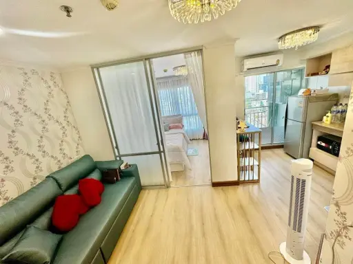 For rent: Lumpini Place Rama 4 - Kluai Nam Thai, decorated with beautiful wallpaper, fully furnished, don't miss it.