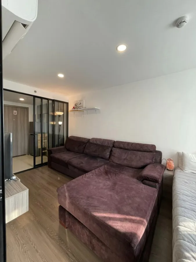 For rent, The Origin Phahon - Saphan Mai, with a walk in closet, plus a large sofa. If you don't reserve, you will miss a lot.
