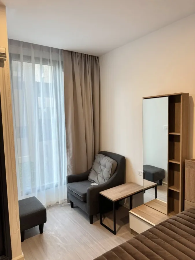 For rent: DENIM JATUJAK, 8th floor, partitioned room, fully furnished, just bring your bag, hurry!