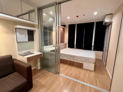 For sale: Lumpini Mega City Bangna. The room is separated into sections. Complete with built-in furniture, hurry and reserve now.