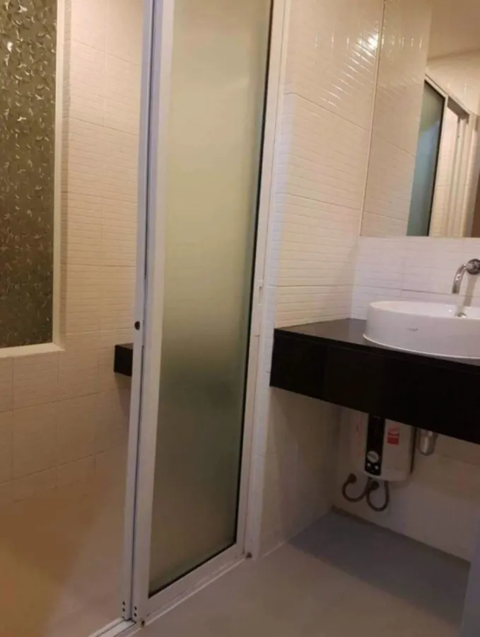 For rent, Ideo Lat Phrao 5, 24th floor, corner room, quiet, not crowded. Complete equipment Good like this, don't miss it.