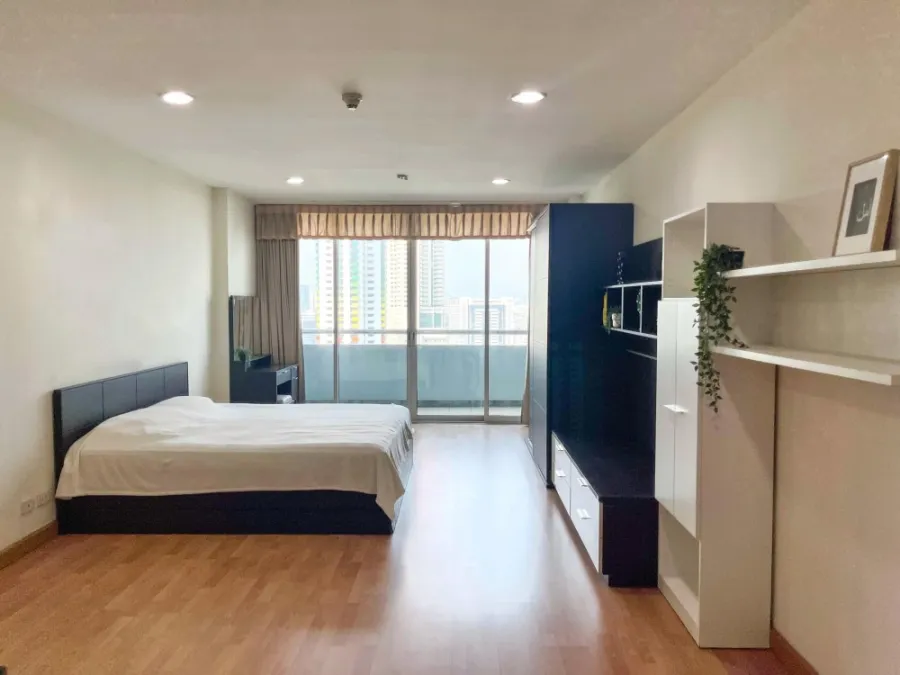 ให้เช่า คอนโด เดอะ แพลทตินัม ห้องสตูดิโอ พื้นที่ใช้สอยเยอะ วิวตึกใบหยก หิ้วกระเป๋าเข้าอยู่ได้เลยจ้า