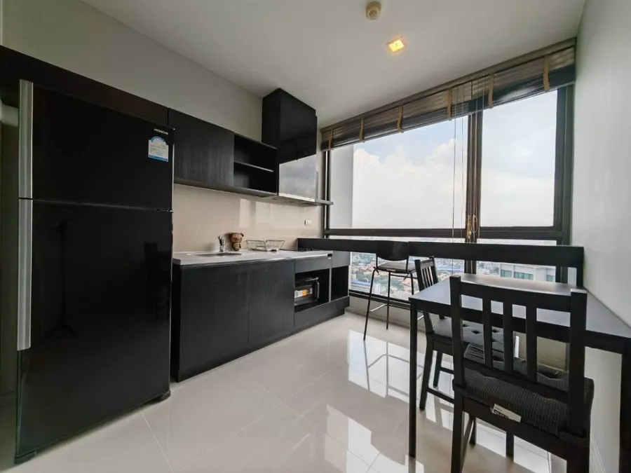 ให้เช่า ริทึ่ม สุขุมวิท 44/1 ชั้นสูงวิวเมืองสวยเกินต้าน ห้อง 45 ตรม. พื้นที่ใช้เยอะเหลือๆ ย้ายเลยจ้า