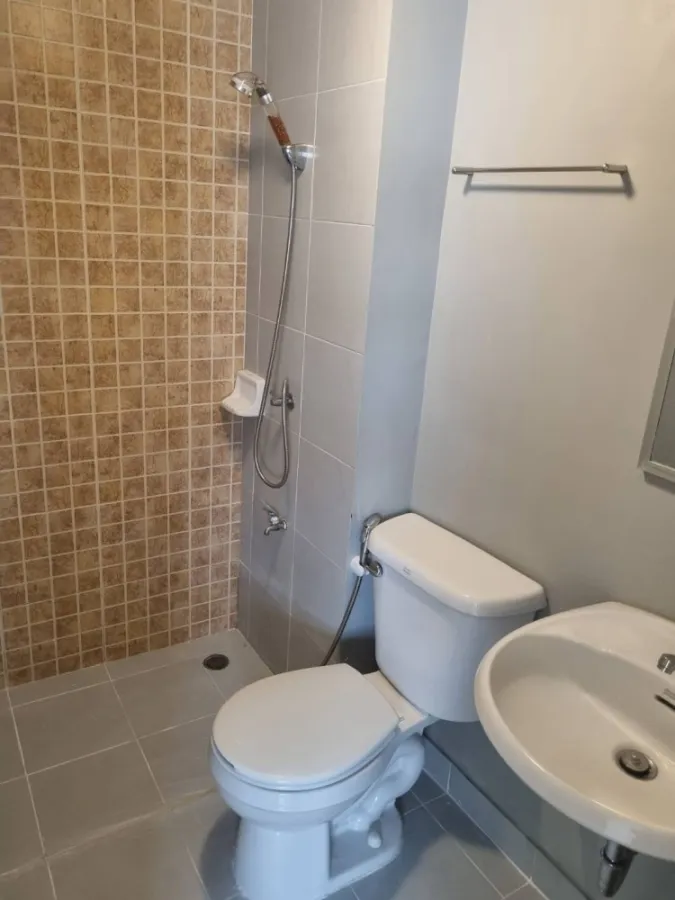 For rent, Lumpini Township Rangsit Klong 1, 5th floor, fully furnished room, ready to move in. Hurry up and book now. Don't miss it.