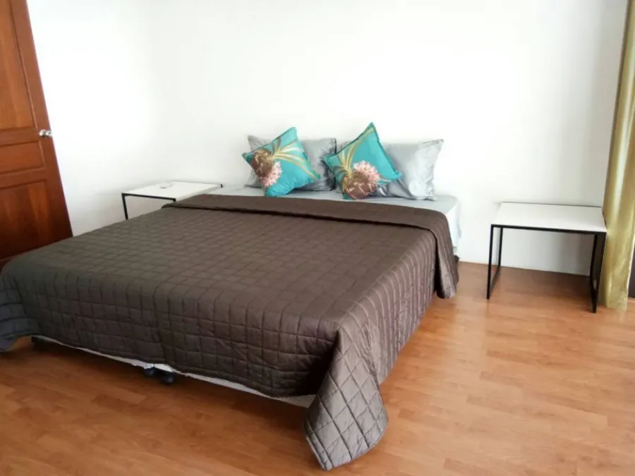 For rent urgently!! Condo The Waterford Park Sukhumvit 53 near shopping areas, convenient to travel, book now!!
