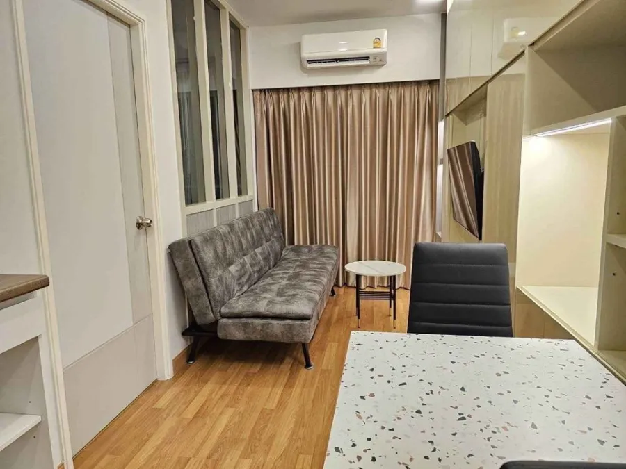 For rent, Lumpini Place Ratchada-Sathu, 25th floor, high floor, built-in furniture. The entire room is full. Reserve now. Hurry.