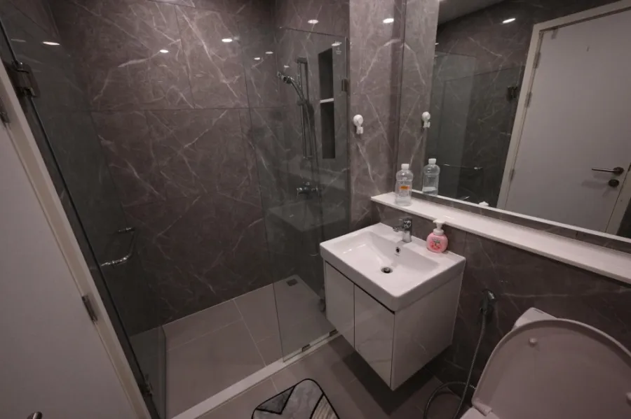For rent, Mazarine ratchayothin, 9th floor, corner room, very private, plus a closed kitchen, very proportional, hurry to reserve.