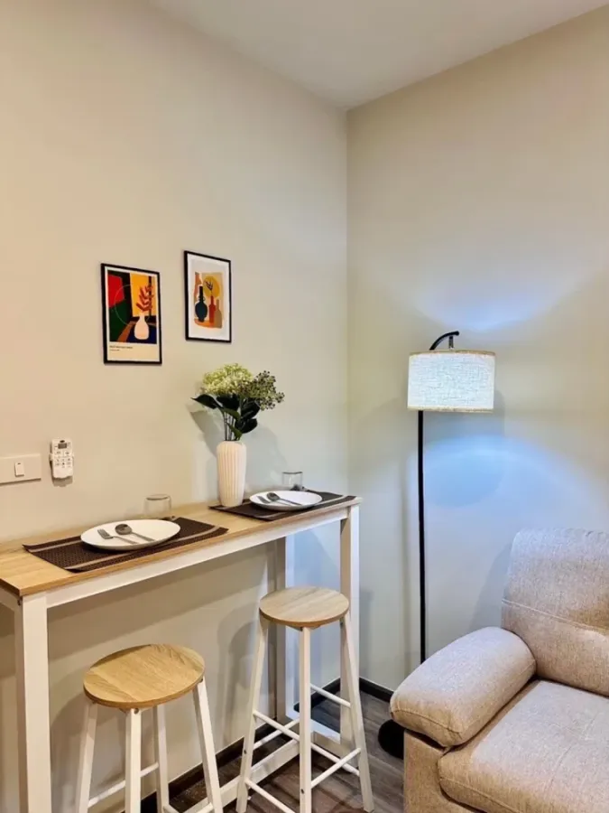 Rich Point @ BTS Wutthakat for rent. Beautifully decorated room with pool view. Book now!