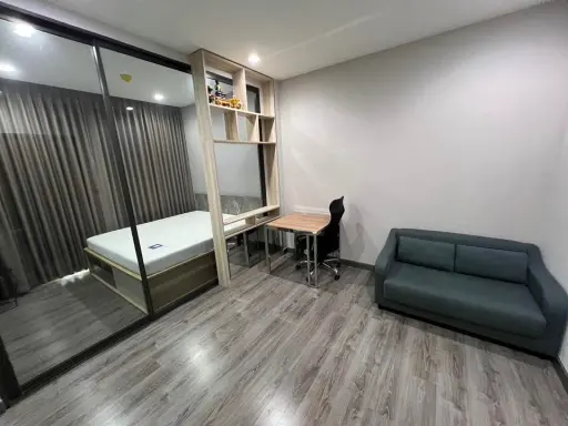 For rent: Urbano Ratchawithi, great view of the Chao Phraya River. The room is clean, airy and comfortable. First come, first served.