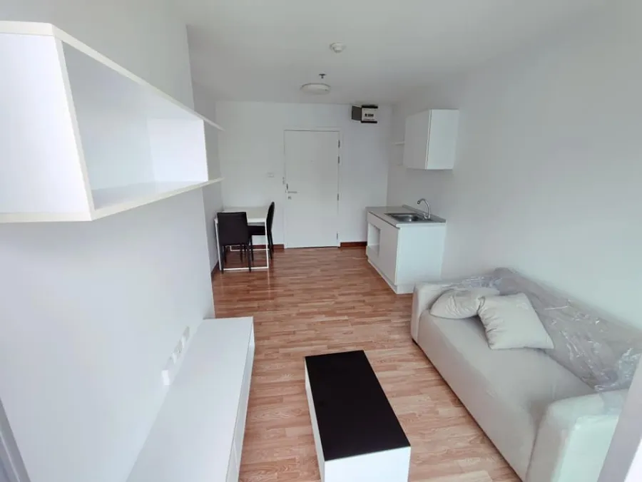 For rent: The Trust Ngamwongwan, large room, 31st floor, balcony facing north, very good price, reserve now.