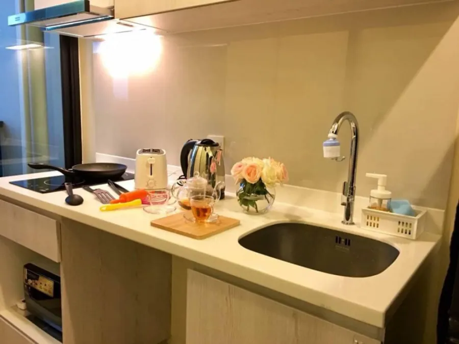 Condo for rent Life Asoke, pool view, good location, furniture, ready to move in, book now!!