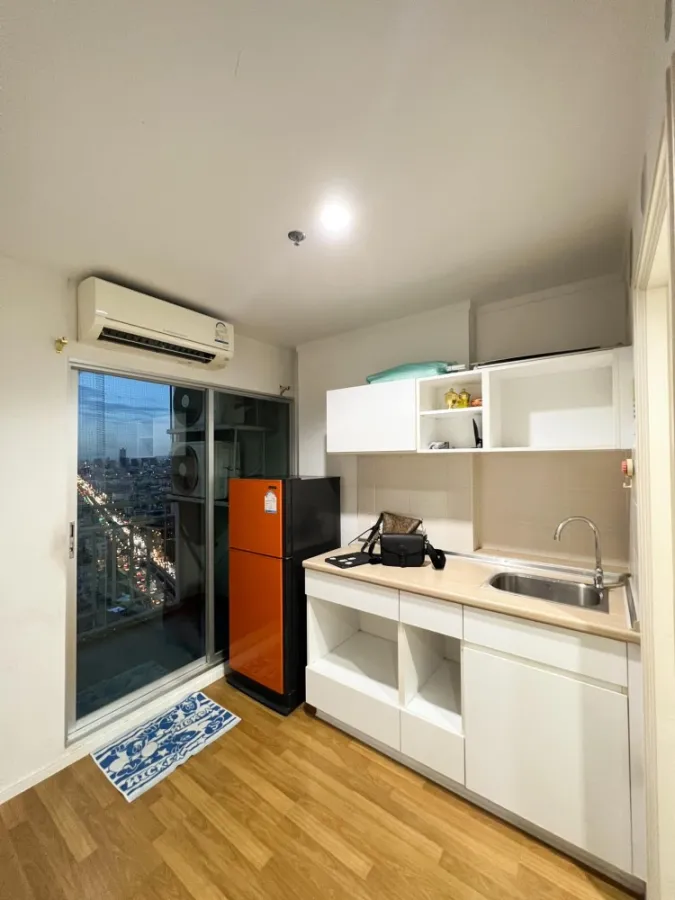 For rent: Lumpini Place Suksawat - Rama 2, room with outstanding beautiful wallpaper. Beautiful city view. Hurry and grab it.