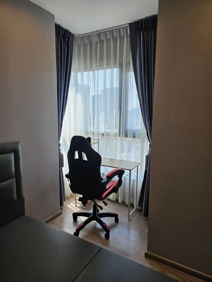 For rent: The Tree Hua Mak Interchange, corner room, 2 bedrooms, city view, electrical appliances and complete furniture, hurry and book now.