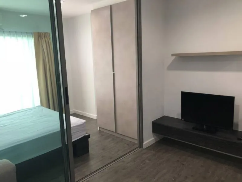 For sale B Campus Prachachuen pool view. Near The Mall Ngamwongwan, fully furnished, ready to move in. Urgent