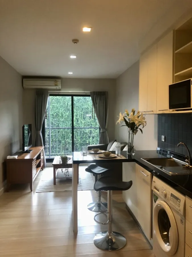 Rent The Seed Mingle Sathorn-Suanplu, spacious room There is a usable area, good price, if interested, hurry up to move and book now.