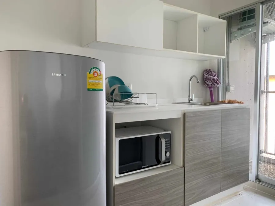 For sale: D Condo Campus Resort Abac Bangna Abac. The room is divided into proportions. Complete with electrical appliances. Reserve now.