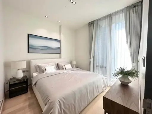 For sale or rent 28 CHIDLOM, luxuriously decorated, very stylish, great Buit-In throughout the whole room, reserve first, get first, hurry.
