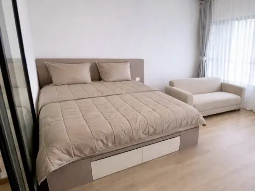 For rent: Life Rama 4 - Asoke, high floor unit, very livable, fully furnished + complete appliances. Book now before it's too late!