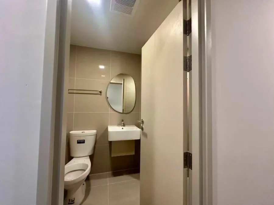 For sale: Cobb Ratchada-Rama 9. Huge, luxurious unit with 4 bedrooms and 5 bathrooms. Spacious area. Book now!