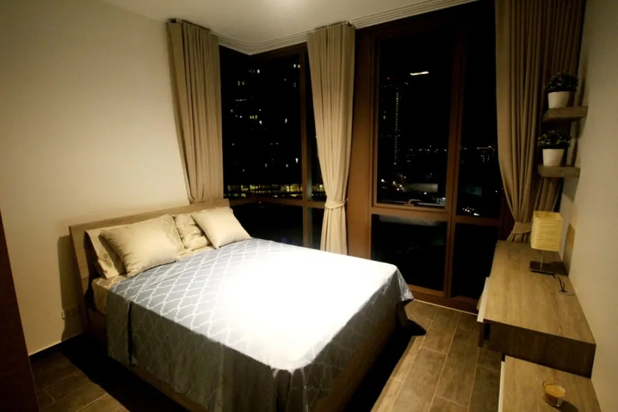 ให้เช่า The Loft Ekamai 2 Bedrooms 1Bathroom ตกแต่งพร้อมอยู่ ระเบียงกว้าง หันหน้าทิศใต้ ลมดี จองเลย