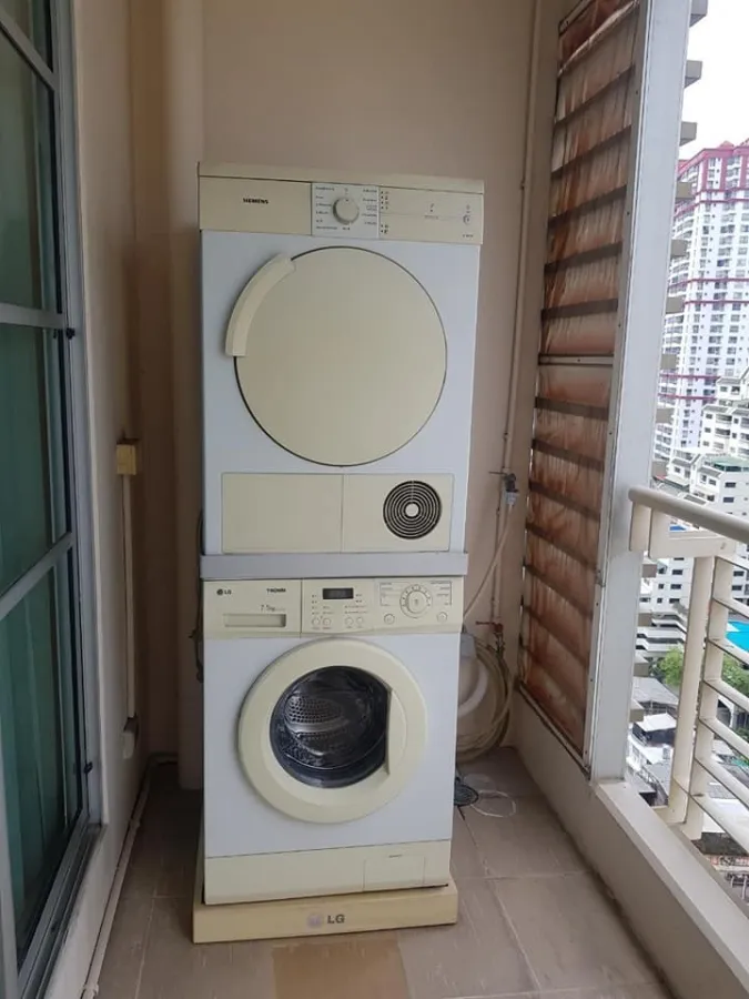 For rent, Baan Klang Krung, Siam-Pathumwan, 2 bedrooms, big sofa, sitting very comfortable. Plus all electrical appliances. Must reserve.