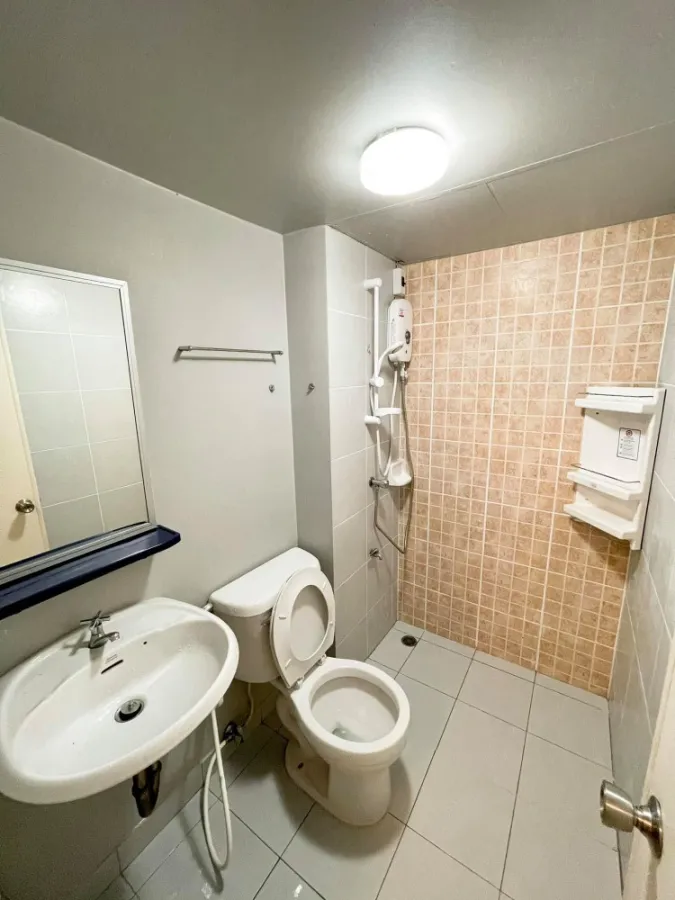 Condo for rent, Lumpini Township, Rangsit, Khlong 1, empty room for low budget people affordable price Interested in moving urgently?