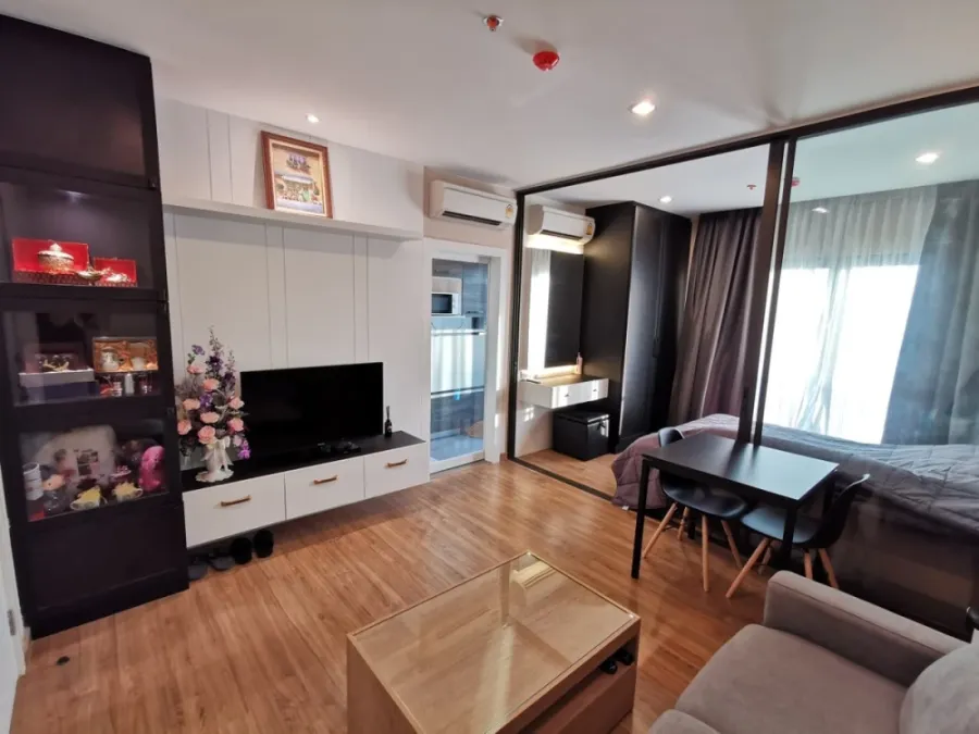 For rent: The Tree RIO Bang-Aor Station, 33rd floor, Rama VIII Bridge view, fully furnished, very livable. Book now!