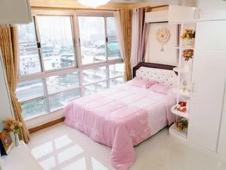 ให้เช่า ปทุมวัน รีสอร์ท ห้องนี้ตกแต่งใหม่ พื้นที่ใช้สอยแยกเป็นสัดส่วน บรรยากาศร่มรื่น พร้อมอยู่เลย