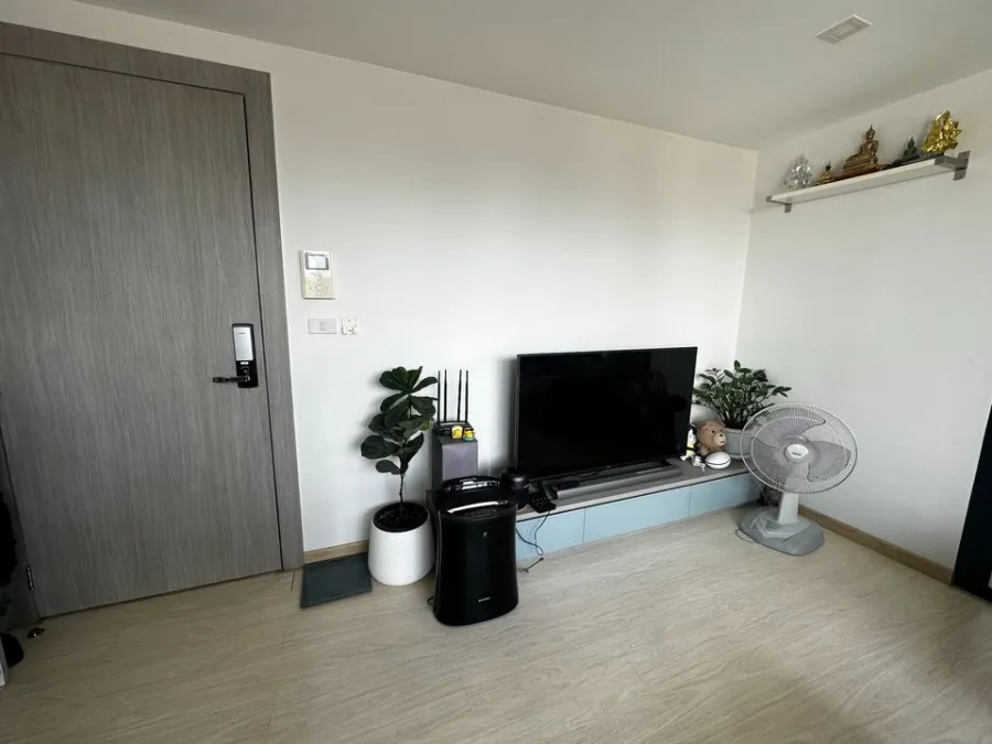For sale SOCIO Inthamara, spacious room Complete with usable space, not too expensive, hurry and come and own it.