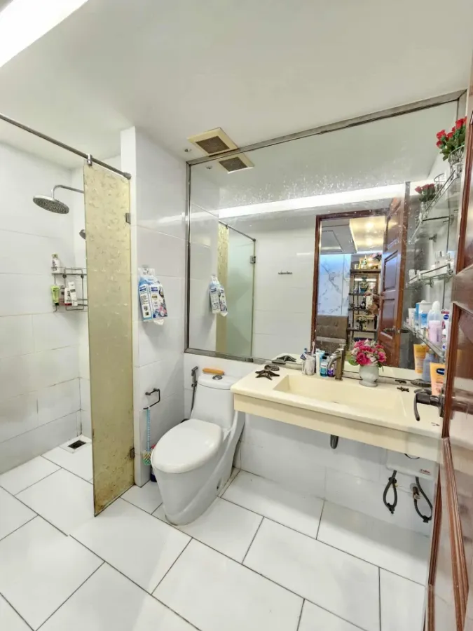 Emerald Residence Ratchada for sale, complete with furniture and appliances, built-in throughout the room, very attractive to reserve.