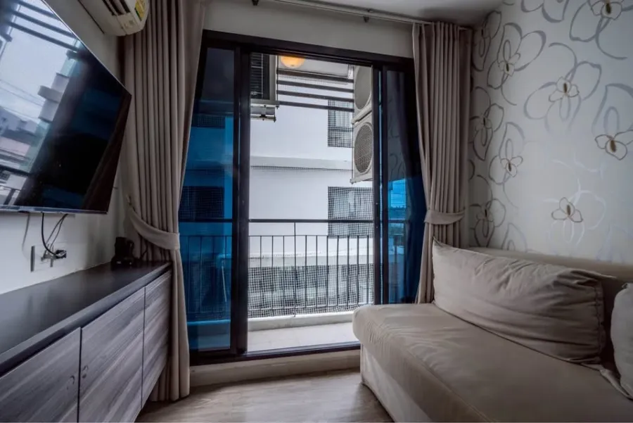 Villa Lasalle for sale, Building A, 3rd floor, 2 bedrooms, 1 bathroom, wallpapered throughout the room, just bring your belongings and move in.