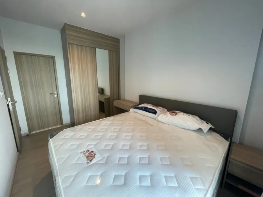 For rent: Altitude Unicorn Sathorn - Tha Phra, 2 bedrooms, 15th floor, spacious room, fully furnished, comfortable to live in. If interested, hurry an