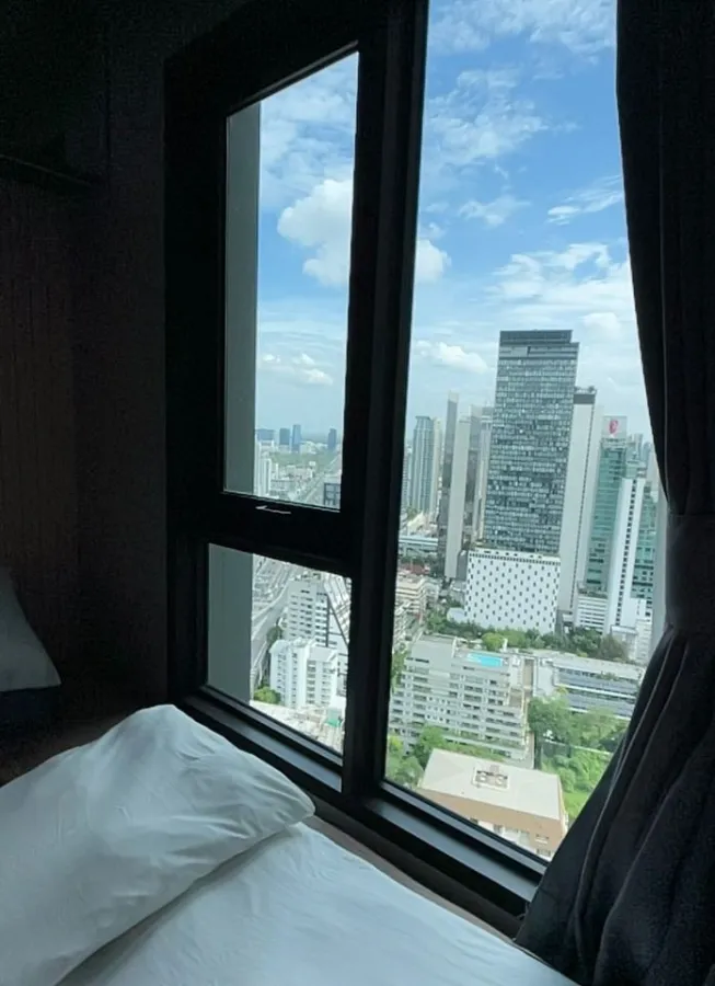 ให้เช่า Life One Wireless ชั้นสูง บรรยากาศดีมาก มาพร้อม Buit-In สุดปัง เฟอร์นิเจอร์อย่างดี จองเลย