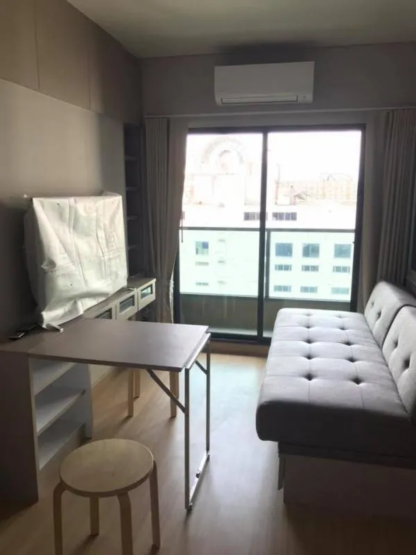 Lumpini Suite for rent, Phetchaburi-Makkasan, 1 bed, big screen TV, lie down and watch netflix chilling, don't let it slip away.